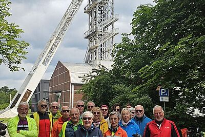 Gruppenbild vor Colani-UFO