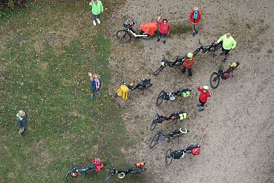 An der Maas - Gruppenbild mit Rädern