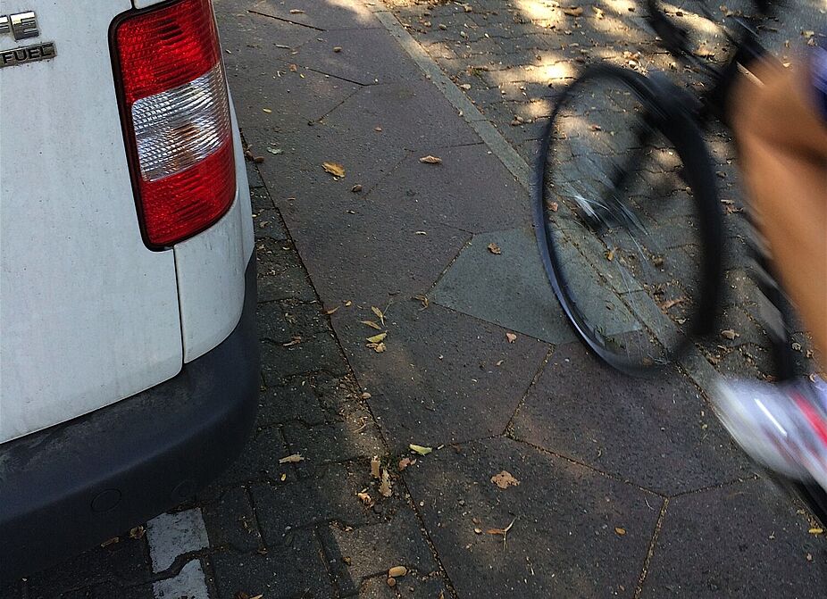 Zu schmaler Radweg Zu schmaler Radweg